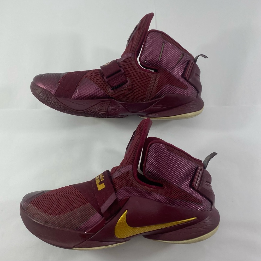 NIKE Zoom LeBron James # 749490-670 Maroon Gold Men’s Size 12 High-Top Sneakers